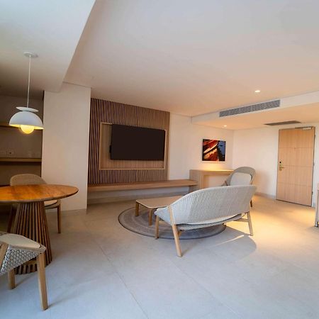 Hilton Cartagena Hotel Exterior photo